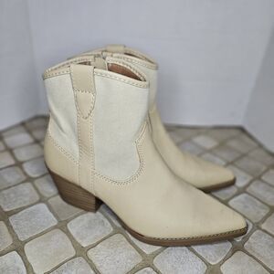Women's Point Toe Western Booties Cream Beige Kay Universal Thread Size 8.5 Boho
